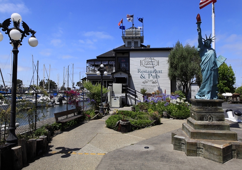 Quinn's Lighthouse Exterior Photo